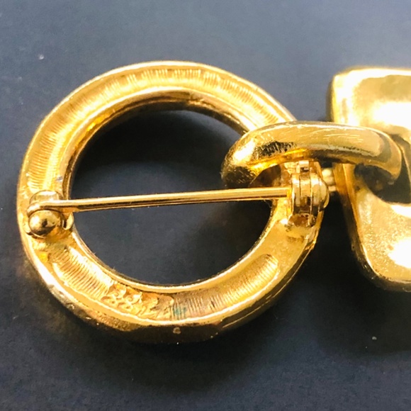 CHANEL VINTAGE BROOCH 31 RUE CAMBON CC LOGO TAG PIN Gold Plated - Code 11-33 - Picture 13 of 14